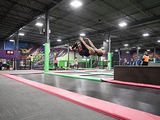 iSaute Brossard - Centre de trampoline