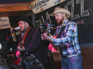 La Piazz Boîte à chansons | Bar |Terrasse - Québec