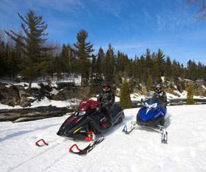 Accéder à des zones éloignées en motoneige