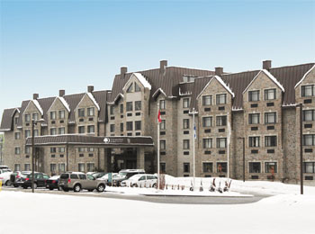 Devanture de l'hôtel DoubleTree by Hilton Québec.