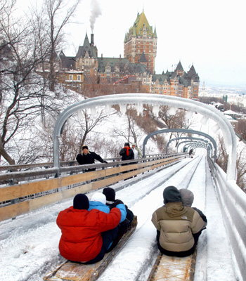 Glissade de la terrasse Dufferin à côté du Château Frontenac