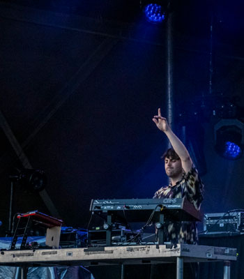 Le DJ CRi en prestation.