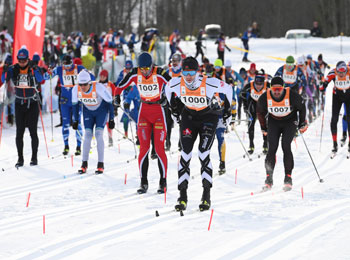 Fondeurs au départ d’une course