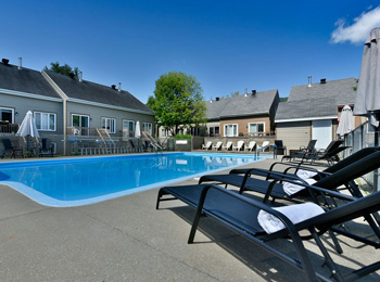 Détente à la piscine