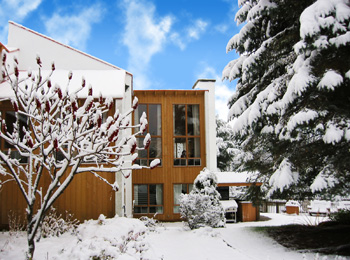 Extérieur de l’Hôtel Chéribourg sous la neige