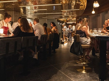 Intérieur du bar à vin Le Bedeau