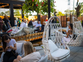 Terrasse tendance de l'Hôtel Mortagne.