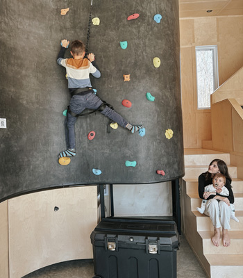 Mur d'escalade dans les Zoobox