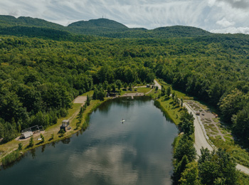 Vue sur le lac de la Source