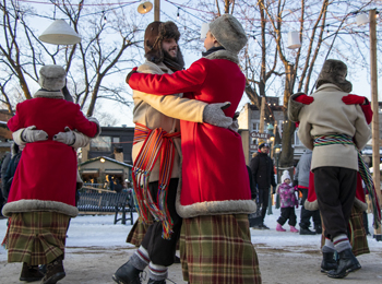 Les Mutins de Longueuil au Marché de Noël et des
              traditions de Longueuil. Crédit photo : Patricia Delisle