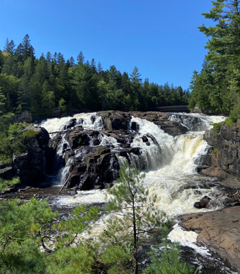 Chute à Monte-à-Peine-et-des-Dalles.