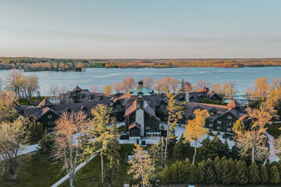 Luxe rustique et romance : une escapade inoubliable au Château Montebello