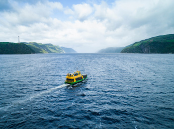 Navette maritime sur le Fjord du Saguenay.