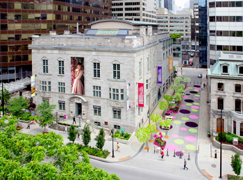 Devanture du Musée McCord Stewart sur la rue Sherbrooke.