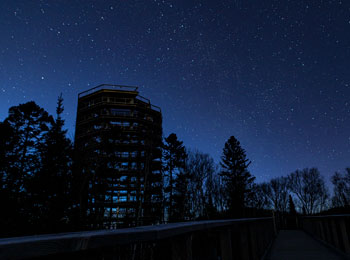 Tour panoramique du Sentier des cimes sous les étoiles.