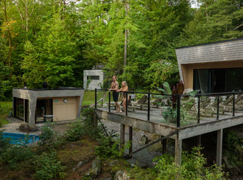 Vue de la terrasse et du site en nature du Spa Bolton.