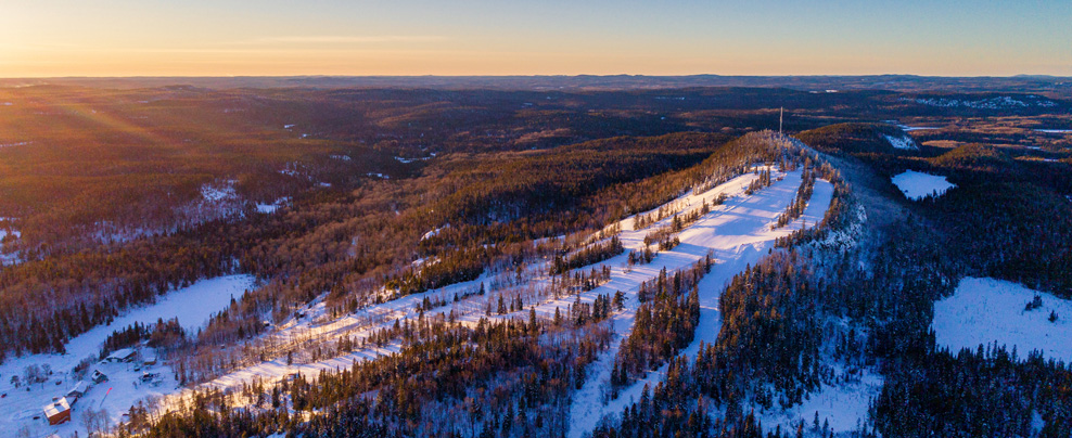 Mont Kanasuta en hiver au lever du soleil.