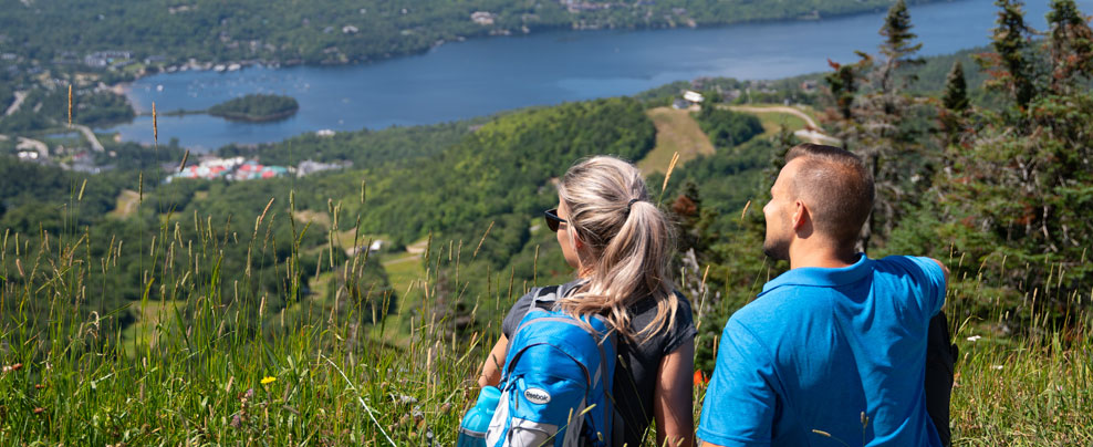 Vue du Mont-Tremblant dans les Laurentides