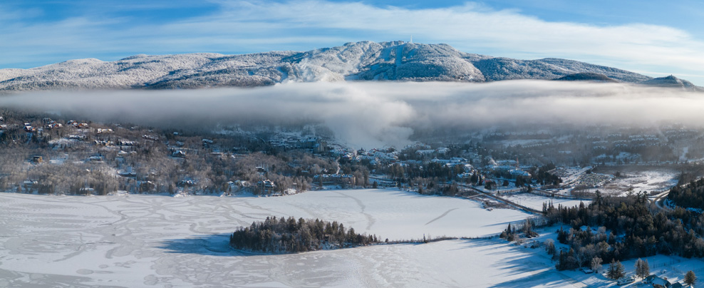 Vue des paysages des Laurentides en hiver