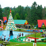 La magie des fêtes en plein été au Village du Père Noël